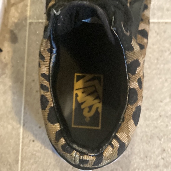 Vans - Picture 12 of 13